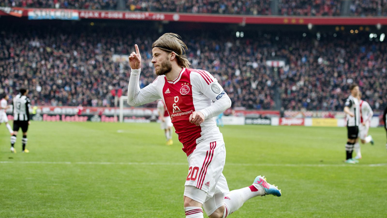 KNVB-Beker: Holders Alkmaar and Ajax head through after extra-time scares, Football News